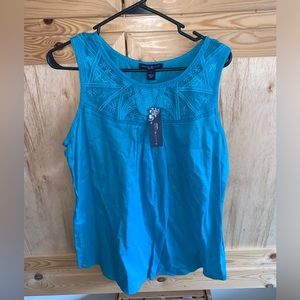 Bandolino NWT blue sleeveless embroidered staple minimalist shirt size L